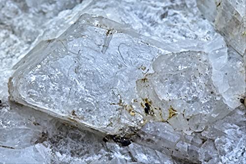 Matris Üzerinde Kalsitli 4405 Gram Büyük Floresan Marialit Skapolit Kristalleri